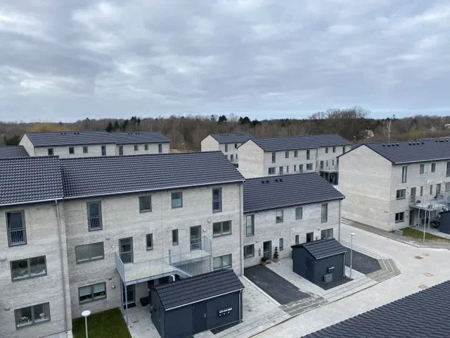 apartment 4 værelses lejlighed i 2 plan med altan
