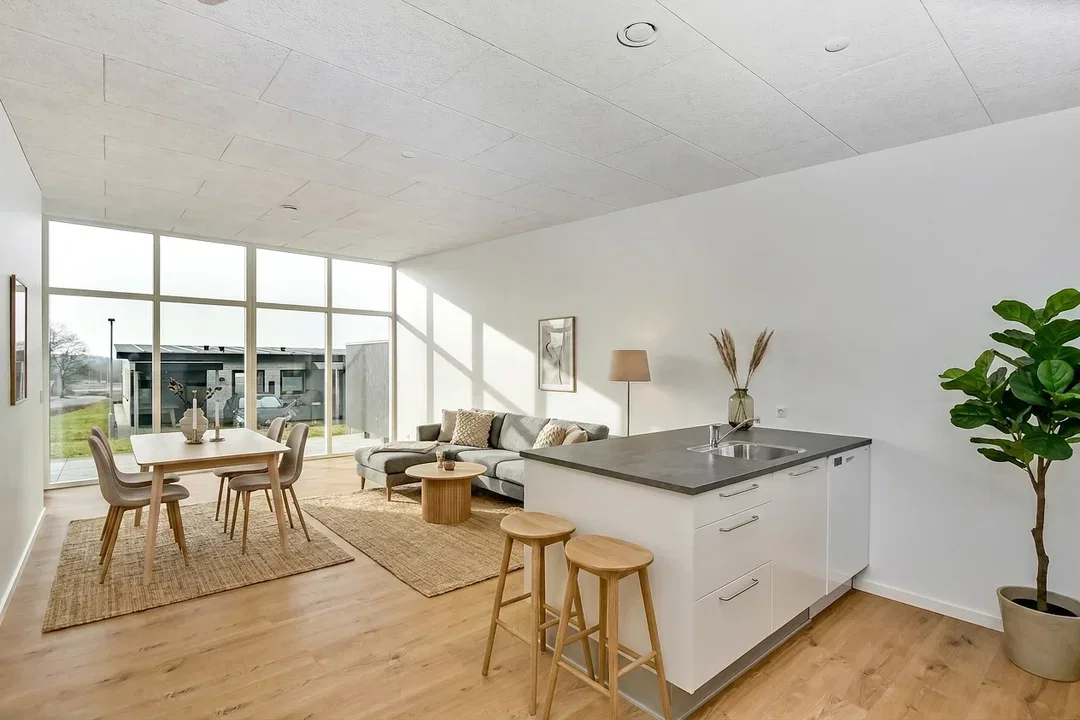 townhouse Lyst 4-værelses rækkehus med carport og overdækket terrasse - husdyr tilladt.