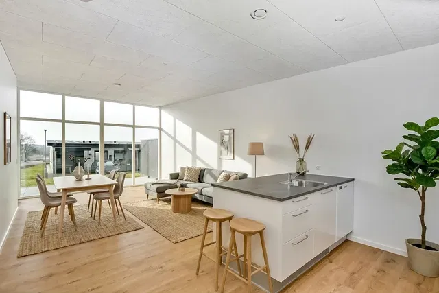townhouse Lyst 4-værelses rækkehus med carport og overdækket terrasse - husdyr tilladt.
