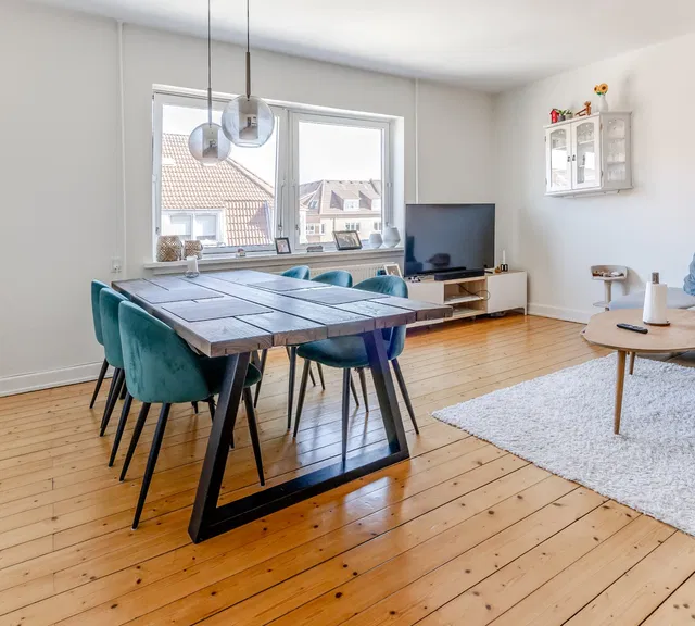 apartment Spacious 3-room apartment with balcony in Vestbyen