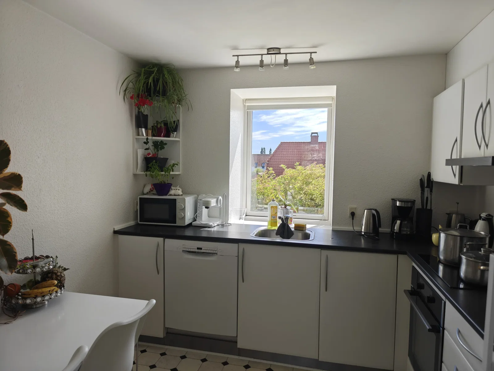 Bright 2-Room Apartment in a Quiet Neighborhood – photo 2