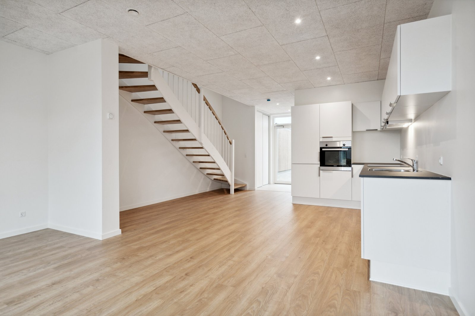 townhouse 4-Room Terraced House on One or Two Levels