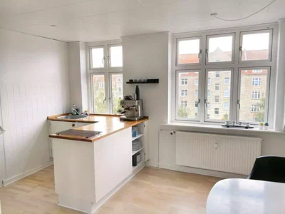 Lys og delevenlig 3-værelses på 90 m2 med skråvægge og grøn fællesgård - Dalgasgade, Aalborg - 1
