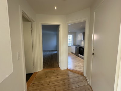 Lys 2-værelses bolig med privat altan - Thuresensgade, Odense C - 1
