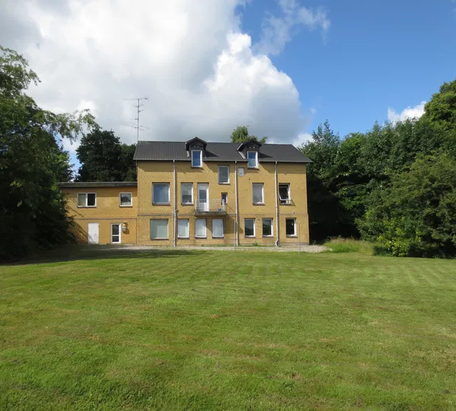 apartment 2-værelses lejlighed med egen indgang og stor have