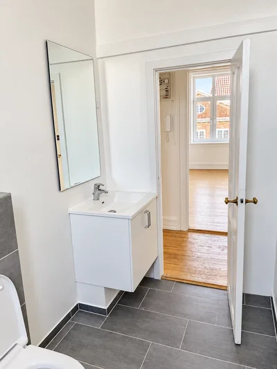 Lys 3-værelses på 85 m2 med moderne bad og klassiske detaljer - Jernbanegade, Hjørring - 3