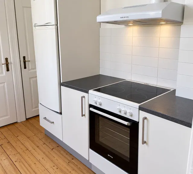 apartment Lys 3-værelses på 85 m2 med moderne bad og klassiske detaljer