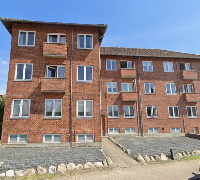 apartment Lys 3-værelses bolig med altan i fredeligt kvarter