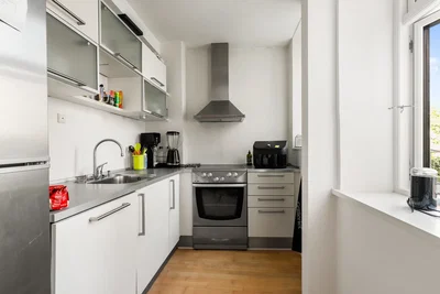 Velindrettet 2-værelses i stueplan på 73 m2 i klassisk rødstensejendom – lyst køkken og rummelig stue - Nyboesgade, Vejle - 2