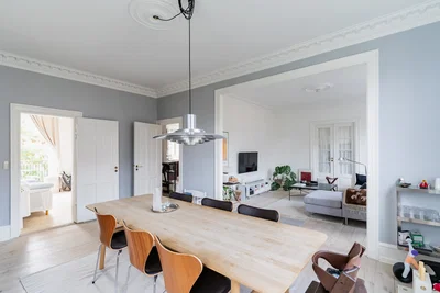 Rummelig 4-værelses bolig med altan og klassiske detaljer - Carl Bernhards Vej, Frederiksberg C - 1