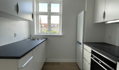 Lys 2-værelses bolig med altan i Vestbyen - Helgolandsgade, Aalborg - 1