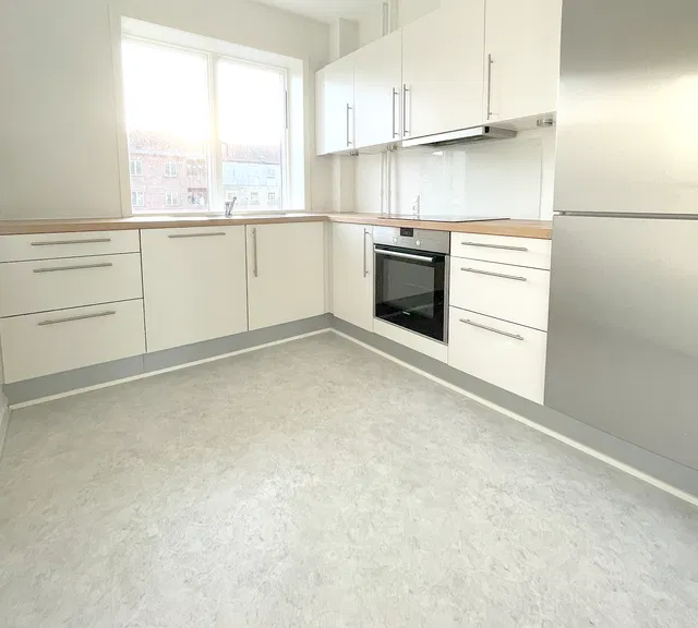 apartment 3-værelses lejlighed i Aalborg med sydvendt altan og udsigt!