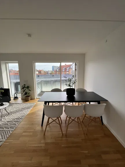 apartment Lys 2-værelses lejlighed med altan i hjertet af Aarhus