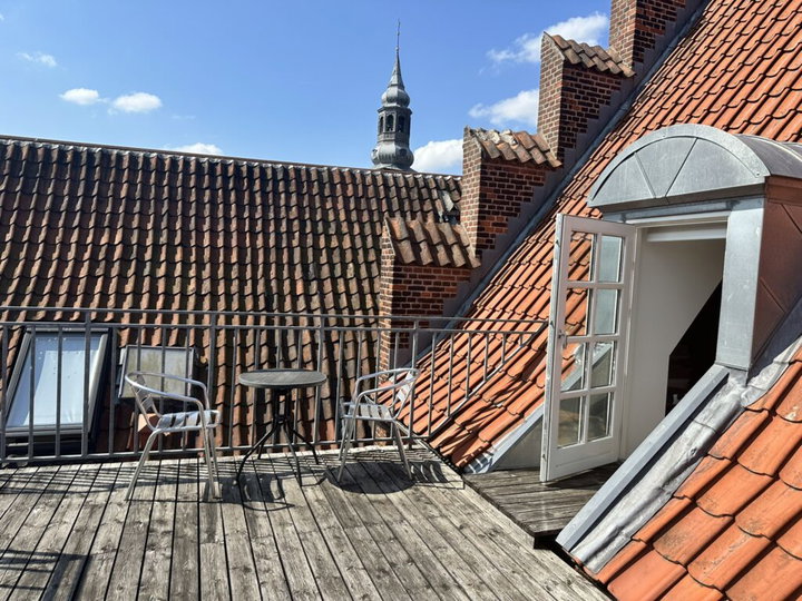 Charmerende lejlighed med direkte adgang til tagterrasse - C.W. Obels Plads, Aalborg - 0