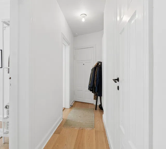 apartment Lys 3-værelses hjørnebolig med klassiske detaljer på Østerbro