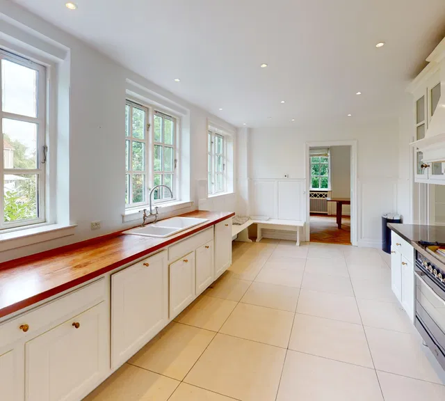 house Lys familievilla på 284 m² med stor have i Gentofte