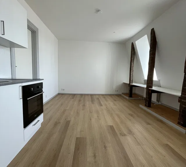 apartment Bright 49 m² Studio Apartment with Elevator and Charming Details