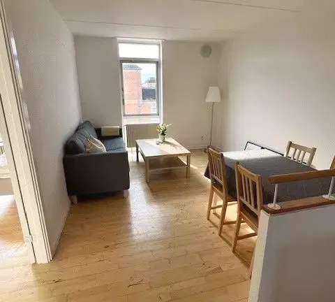 apartment Møbleret 4-værelses på 94 m2 med parkering og delevenlig indretning