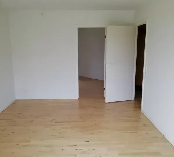 apartment Lys 2-værelses i stueplan med terrasse og grøn udsigt – 54 m2, parkering og nye 3-lags vinduer