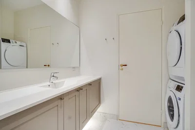 Klassisk 4-værelses palælejlighed på 185 m2 med altan, vandkig og elevator – mulighed for parkering - Nyhavnsgade, Aalborg - 1