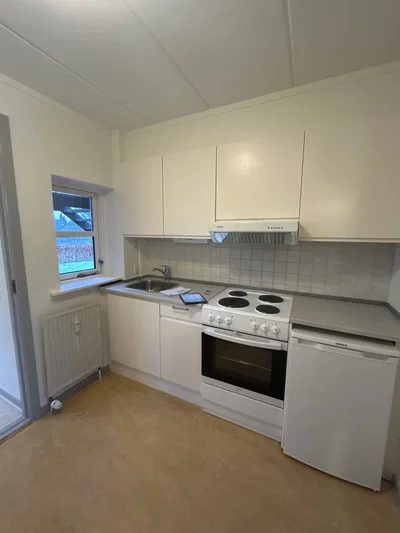 Lys 1-værelses i stueplan med egen indgang og adgang til grønt udeareal – 36 m2 - Møllebo Allé, Fredericia - 1