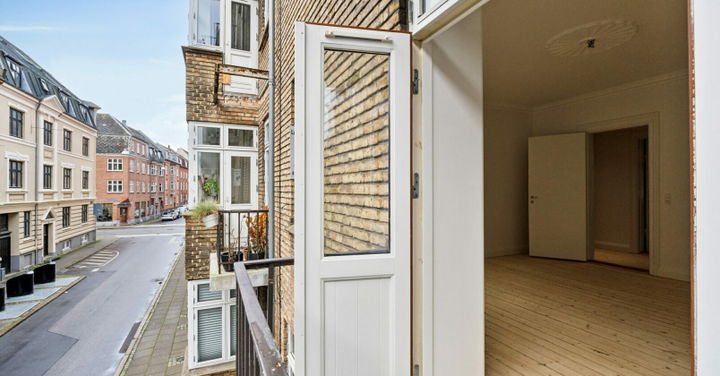 Bright 2-room apartment with two balconies - Istedgade, Aalborg - 1
