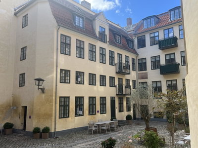 Charmerende bolig i to plan med altan og egen indgang - Kvæsthusgade, København K - 1