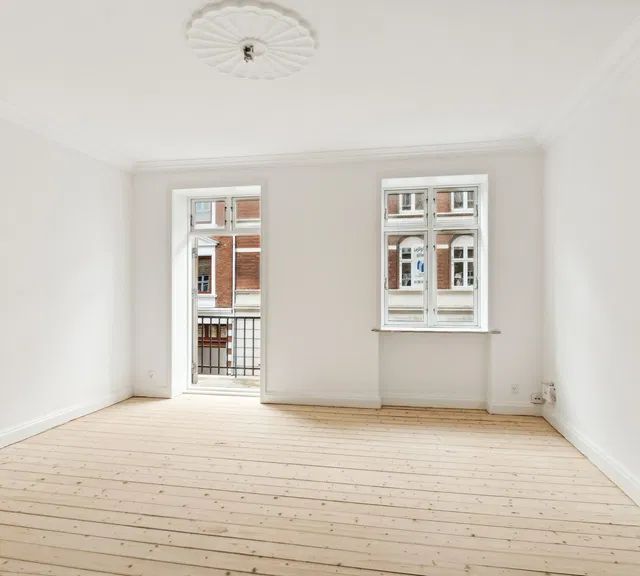 apartment Lys lejlighed med altaner og central beliggenhed