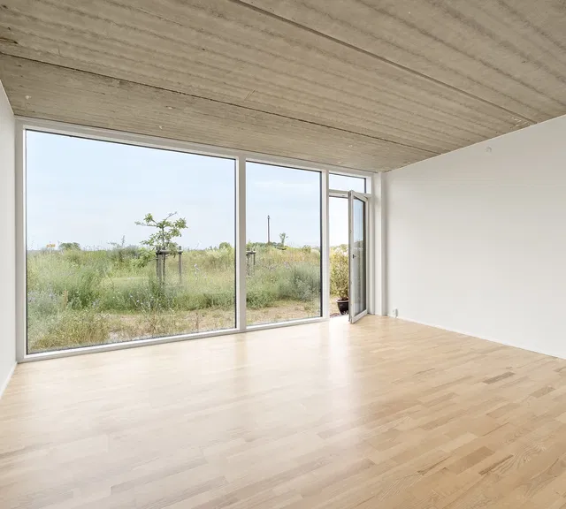 townhouse Lyst og velindrettet etplansrækkehus med solrige terrasser i Nye