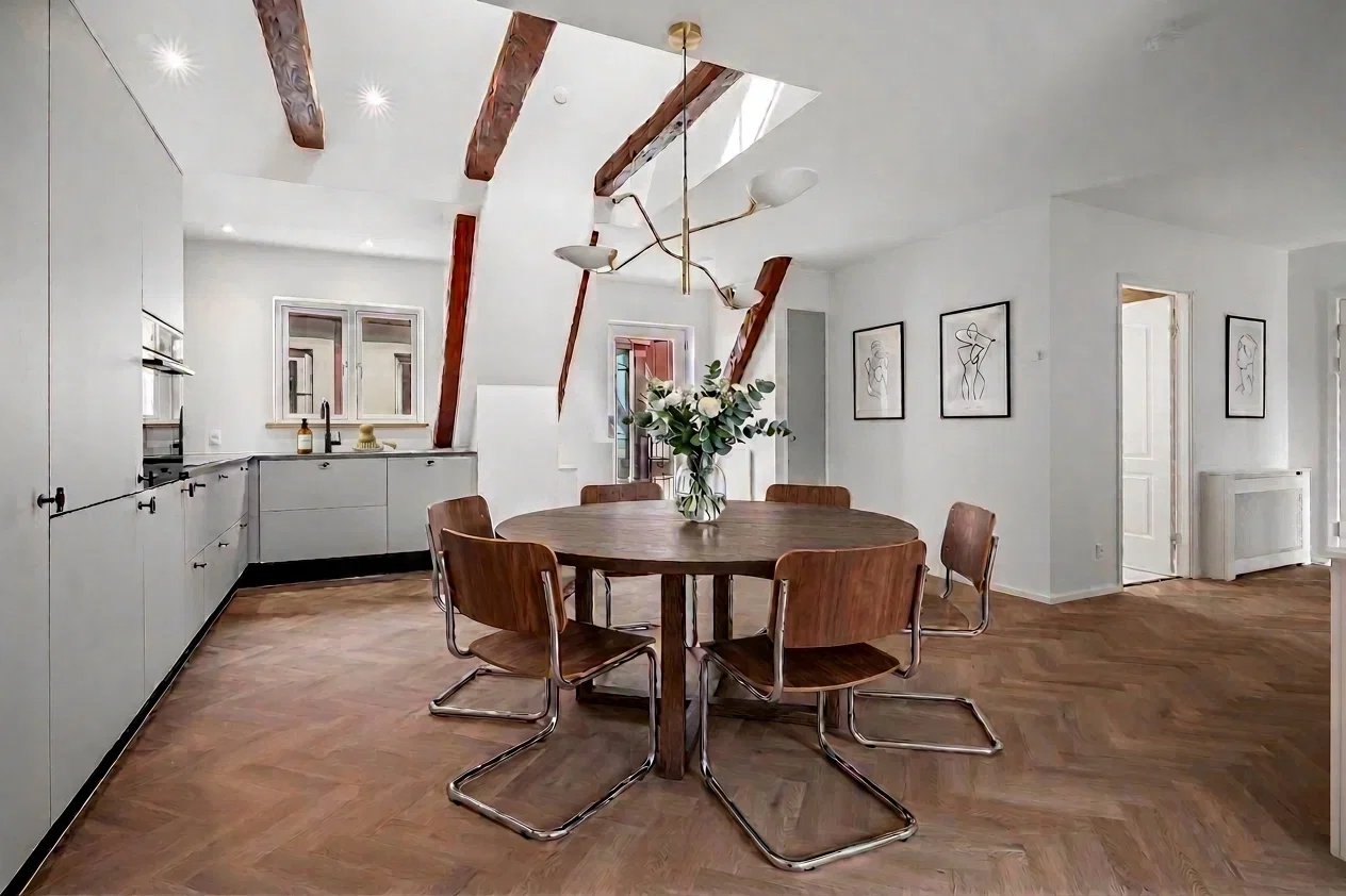 apartment Holstebro: Elegant 3-room penthouse apartment with exposed beams