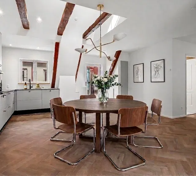 apartment Holstebro: Elegant 3-room penthouse apartment with exposed beams