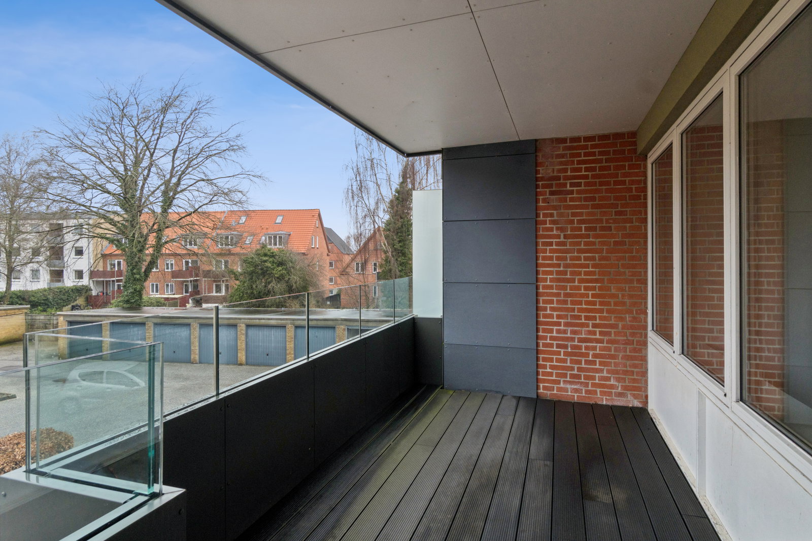apartment Inviting apartment with a spacious balcony