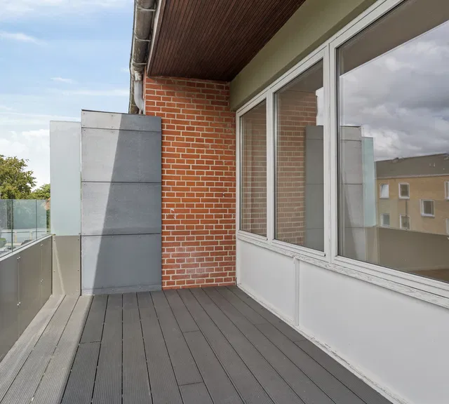 apartment Lys 3-værelses lejlighed med privat altan