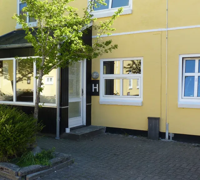 apartment Central 1-room apartment of 32 m2 right by the pedestrian street – pets allowed by agreement and parking at the property