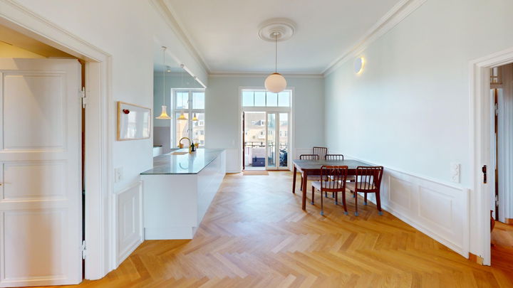 132 m² renoveret bolig med altan på Frederiksberg C – billede 1