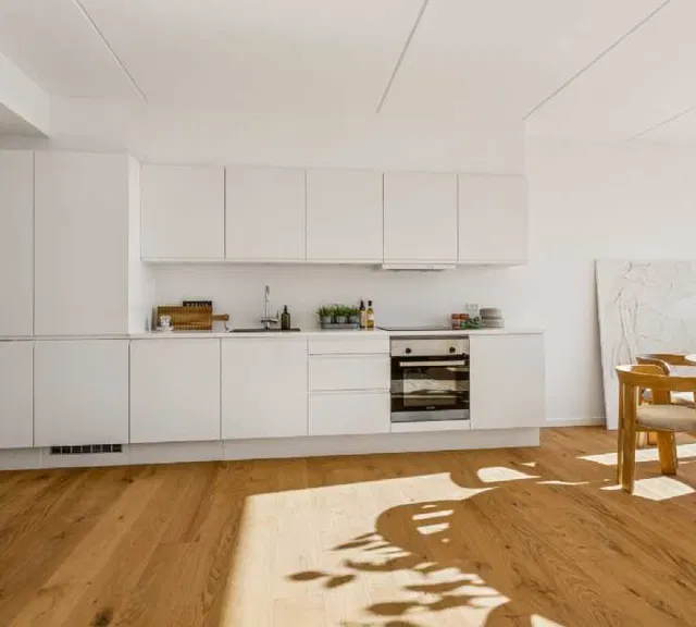 apartment Rummelig lys 4 værelses lejlighed med altan