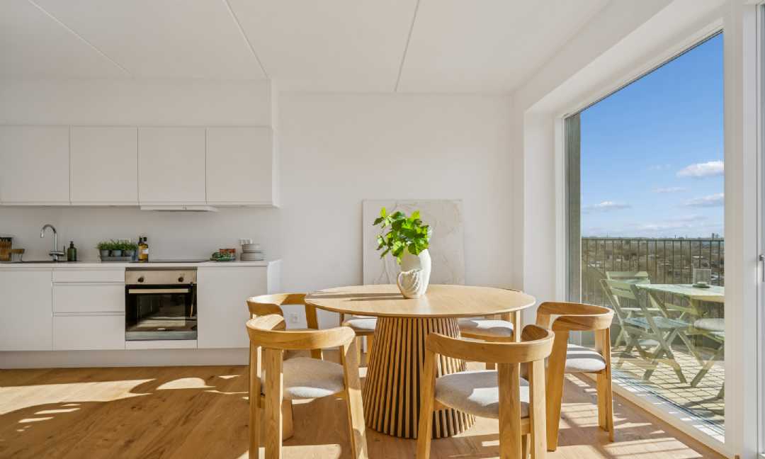 apartment Attractive modern 4-room apartment with balcony