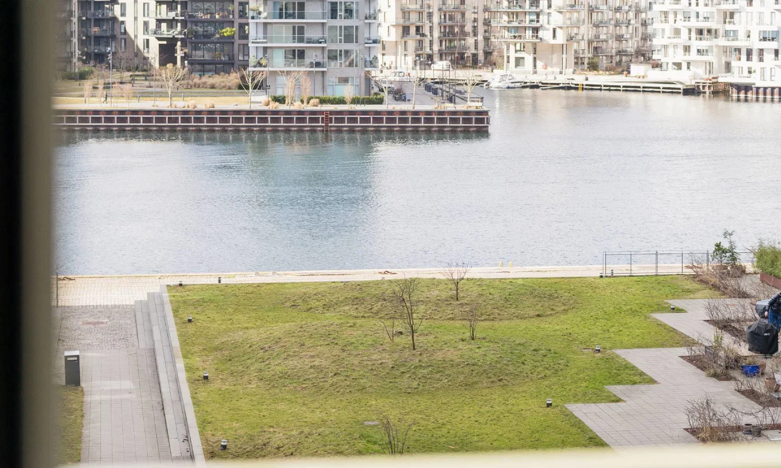 INGEN BINDINGSPERIODE - 1 vær. lejebolig i A-huset med altan og udsigt til vand – billede 7