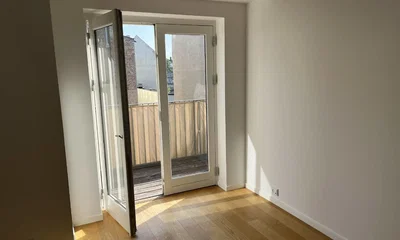 Beautiful penthouse with sunny balcony – privately situated in a courtyard - Amaliegade, København K - 3