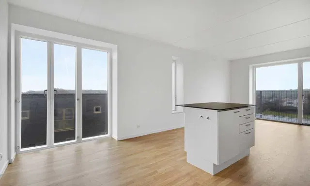 apartment Strandparken 1 - Skøn og stor 4-værelses lejlighed med altan ved vandet
