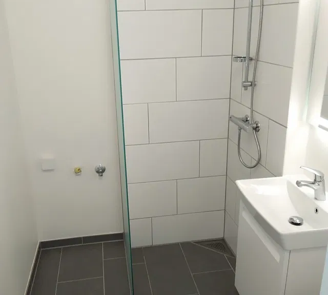 apartment Lys lejlighed med altan og moderne faciliteter