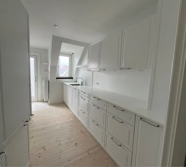 apartment 115 m² apartment on pedestrian street with balconies and elevator