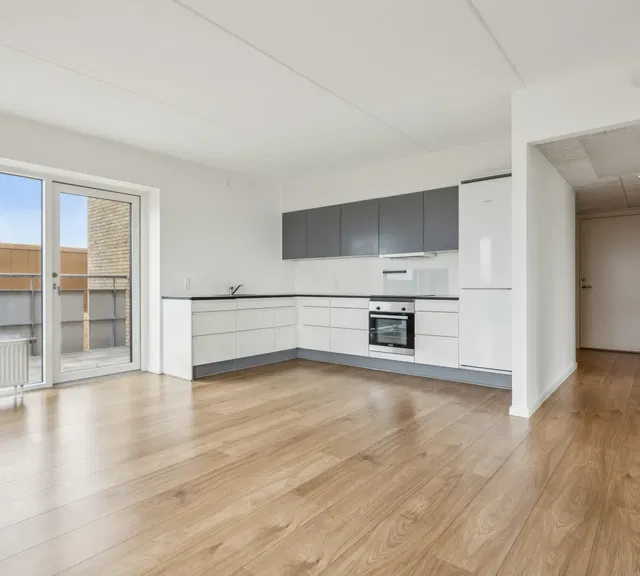 apartment Lys 3-værelses lejlighed med altan og gratis parkering