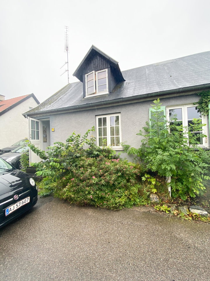 Charmerende byhus med egen have nær Tisvildeleje - Holløse Gade, Vejby - 0