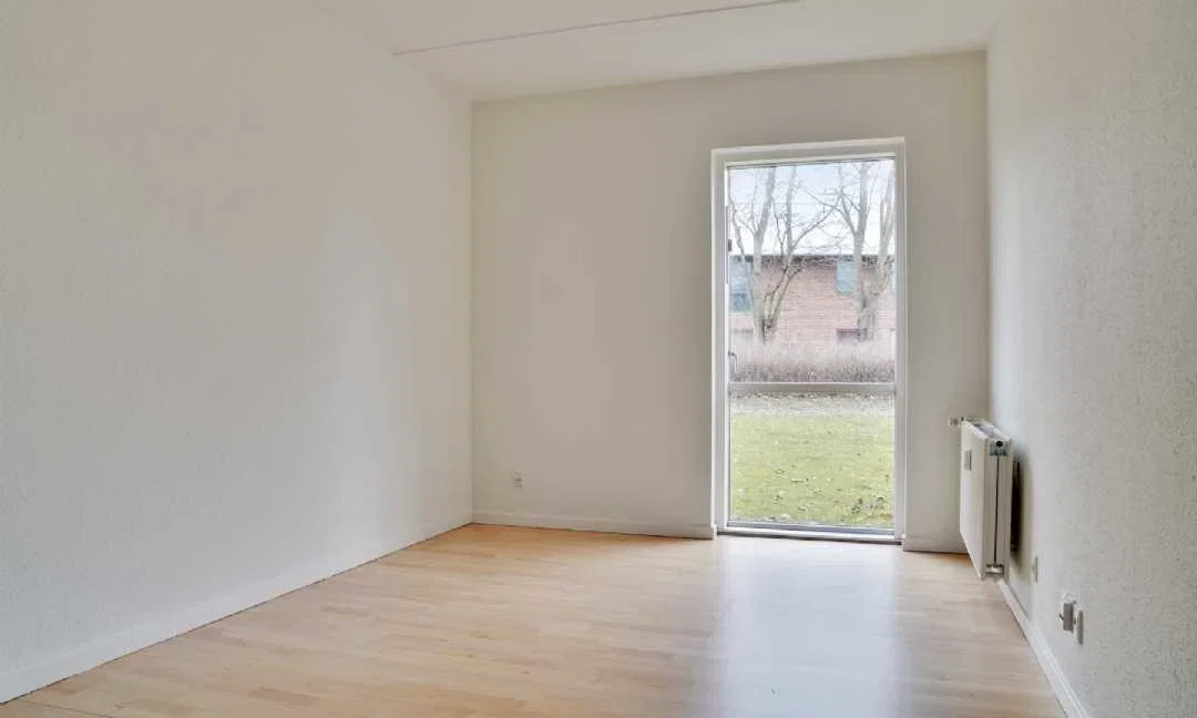 apartment 2 værelses lejlighed omgivet af skøn natur<br><br>KUN 1 MÅNEDS DEPOSITUM
