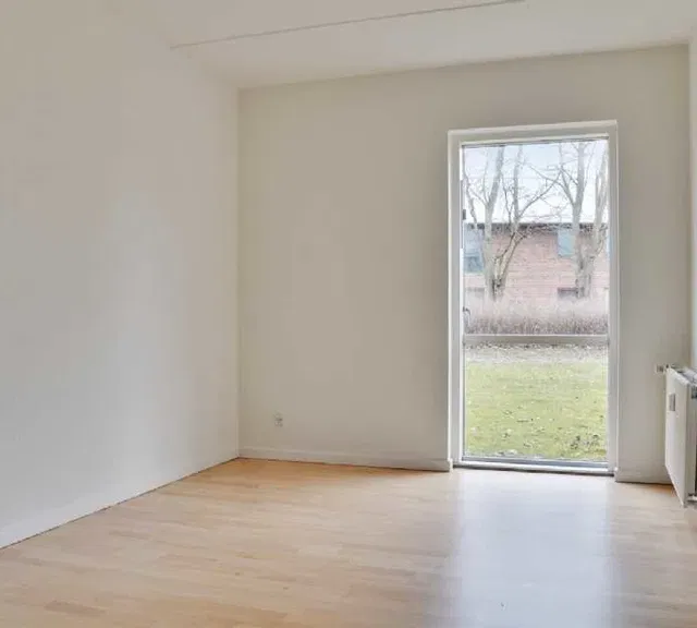 apartment 2 værelses lejlighed omgivet af skøn natur<br><br>KUN 1 MÅNEDS DEPOSITUM