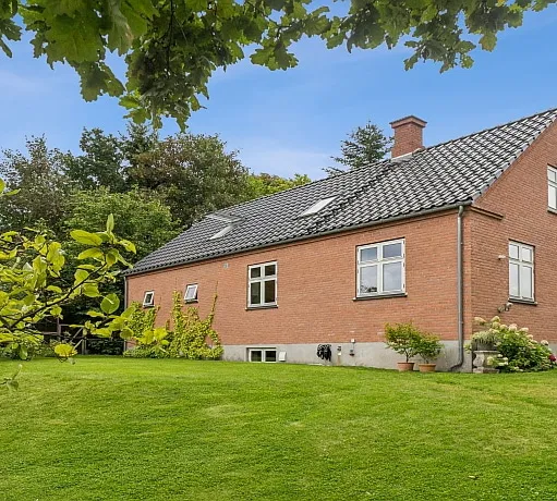 house Lys lavenergivilla med kælder og carport i Bagsværd