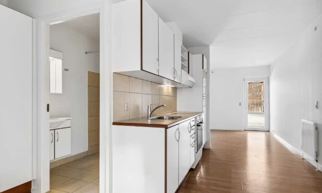 apartment Lovely share-friendly home with balcony! - ONLY 2 MONTHS' DEPOSIT!