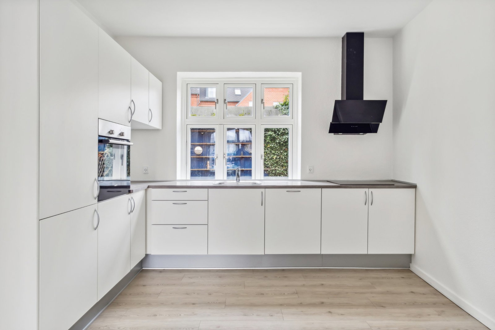apartment 4-room apartment of 90 m² with access to a courtyard