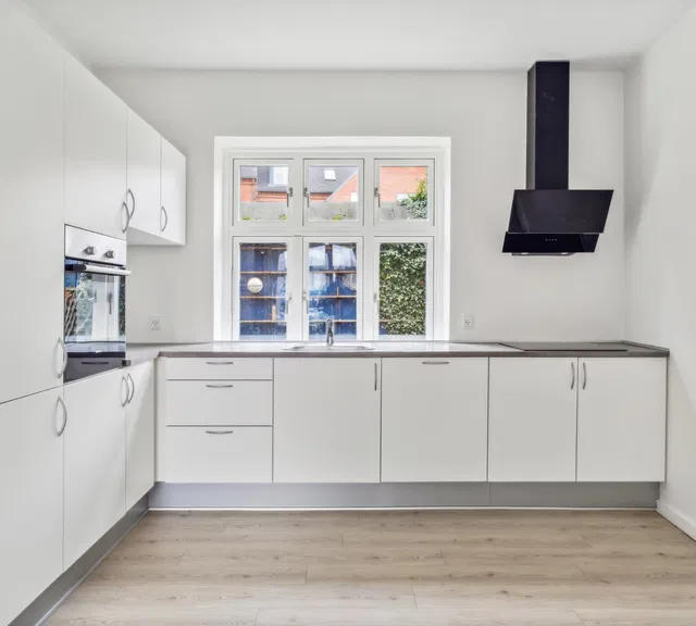 apartment 4-room apartment of 90 m² with access to a courtyard